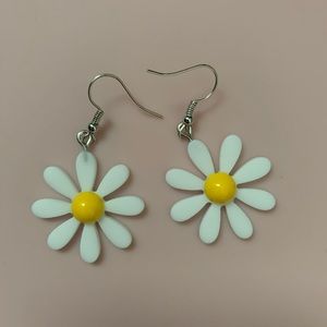 Flower dangle earring